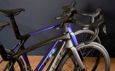 Trek Madone 2025 : La nouvelle génération de vélo électrique